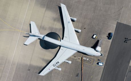 Boeing E-3 Sentry AWACS avion