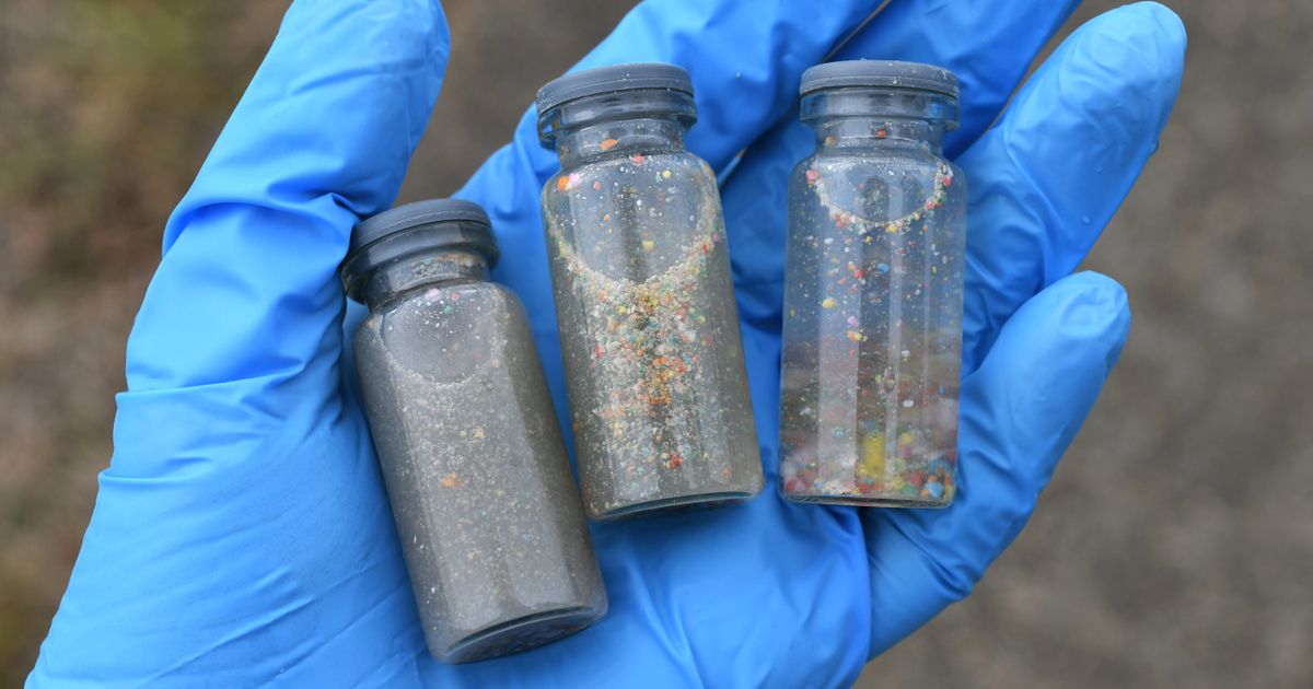 Važan deo laboratorijske opreme može biti i problem: Da li su rukavice krive za precenjivanje mikroplastike?