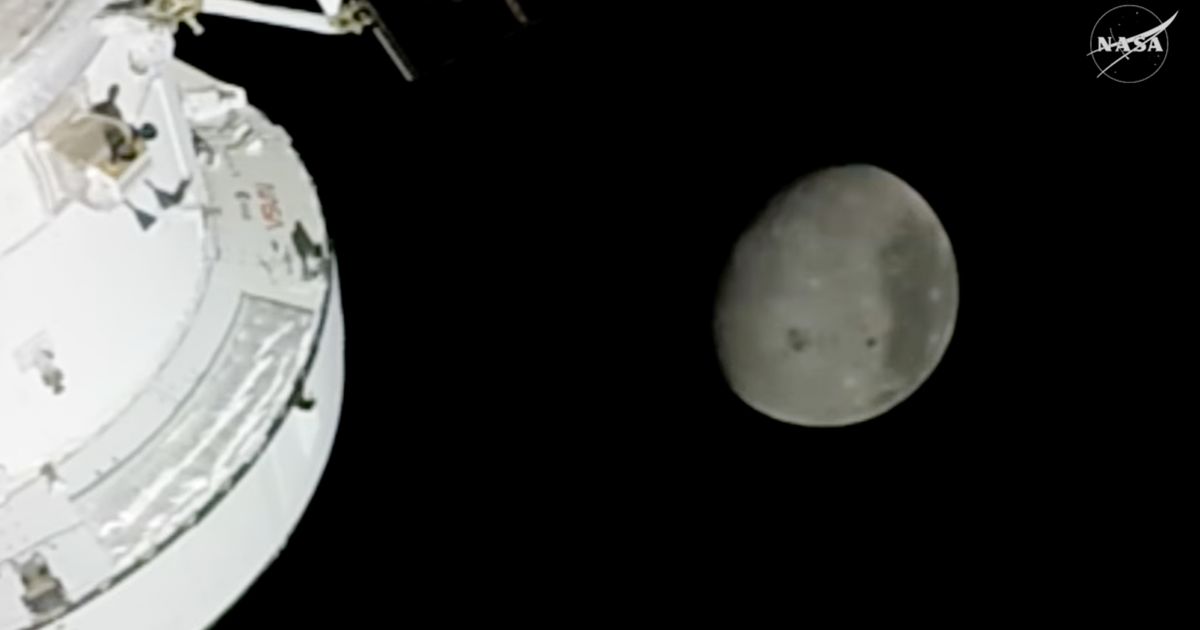 Historical Artemis II Mission Flight: Moon Flyby Underway, Astronauts Taking Turns Observing It