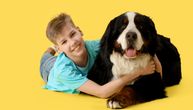 Možete li da ostanete ravnodušni: Pas nežno grli dečaka na rastanku, komentari preplavili mreže