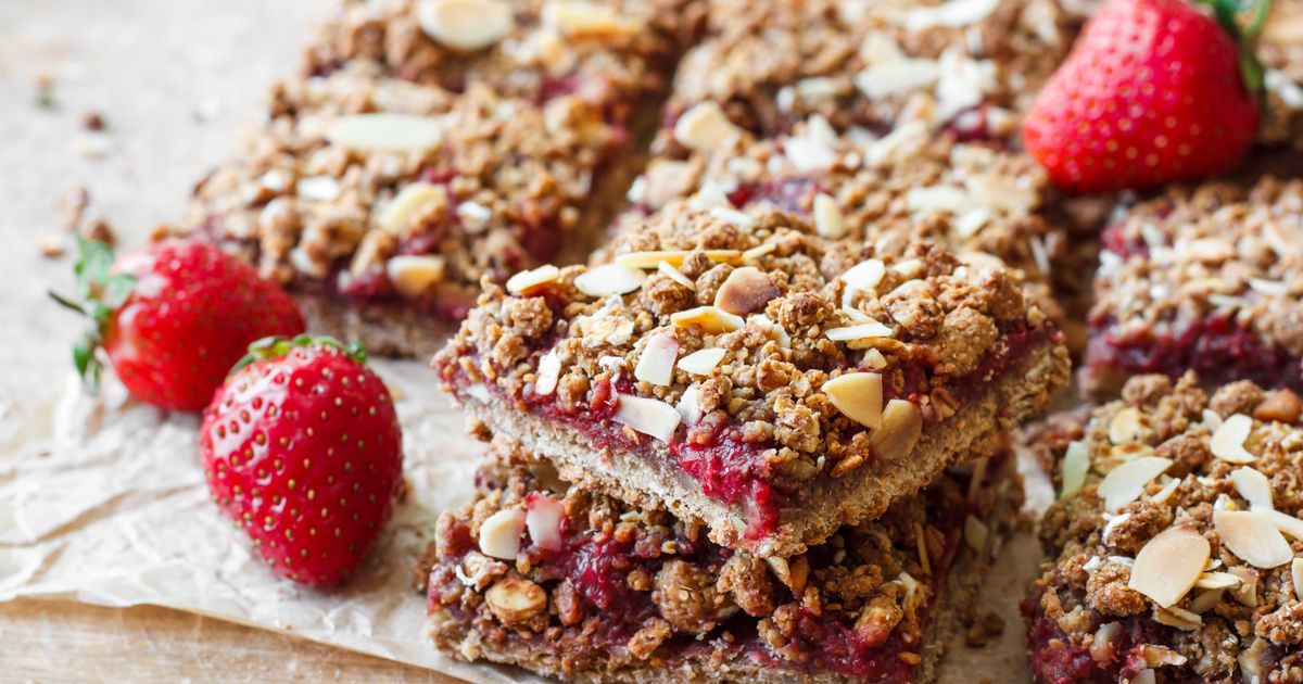 Prolećni hit u vašoj kuhinji: Ovsene štanglice sa bademom i domaćim džemom od jagoda