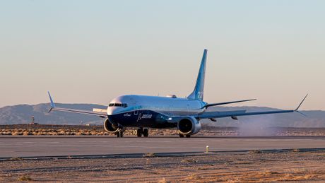 Boeing 737-10