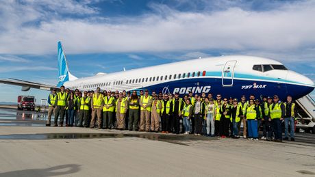 Boeing 737-10