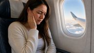 Zašto bole uši u avionu: Kako kabinski pritisak utiče na putnike i kako ublažiti tegobe