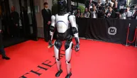 Robot ukrao pažnju na Met Gali: Bio poseban gost, pozirao fotografima