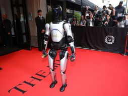 Met Gala 20206 humanoidni robot