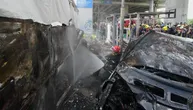 UZNEMIRUJUĆI SNIMCI! Najmanje 8 mrtvih u sudaru autobusa i voza u Bangkoku