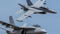 Spektakularni snimci sudara: Dva EA-18G Growler zakačeni u vazduhu i zajedno se ruše ka zemlji