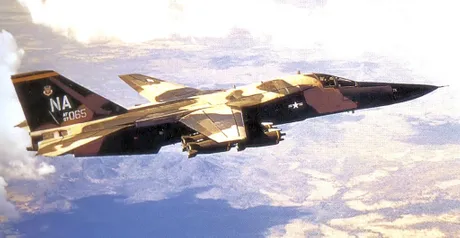 Avion F 111 FB 111
