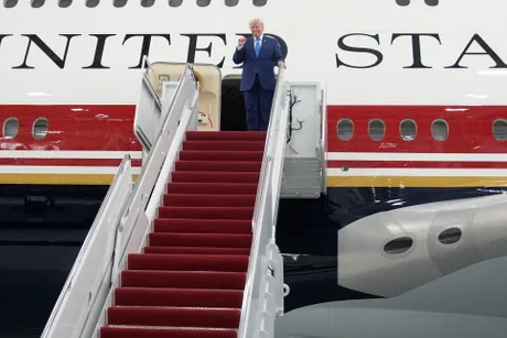 Donald Tramp Air Force one