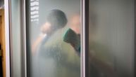 Kamenac na staklu tuš kabine nestaje za nekoliko minuta: Potrebna su samo 2 sastojka koje već imate kod kuće