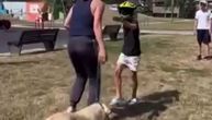 Strašan rasistički napad u parku u srpskom gradu: Žena manijak udarala dete i vikala j.... ti m..ku c....sku!