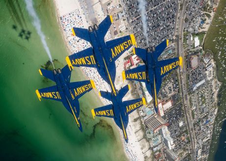 Blue Angels F/A-18 Hornet, akrobatska grupa US Navy