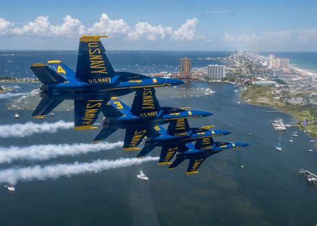 Blue Angels F/A-18 Hornet, akrobatska grupa US Navy
