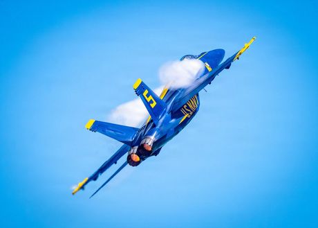 Blue Angels F/A-18 Hornet, akrobatska grupa US Navy