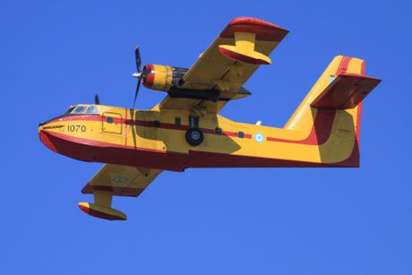 CL-215