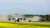 VIDEO: Belgijsko-luksemburški A400M sleteo na javni put u Švedskoj tokom vojne vežbe