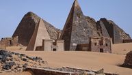 Rat i pesak ugrozili drevne piramide