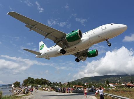 Avion Skiatos aerodrom JSK Germania Airbus A319