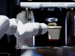 Robot, kafa , pravi kafu