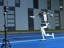 Kompanija Unitree Robotics, robot Supermen
