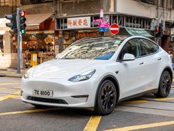 Tesla, Kina
