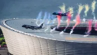 Dva putnička aviona proletela desetak metara iznad stadiona, struka podeljena: Spektakl ili ludost?