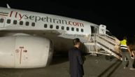 VIDEO: Delovi plafona pali na putnike tokom prinudnog sletanja Boeinga 737 u Iranu