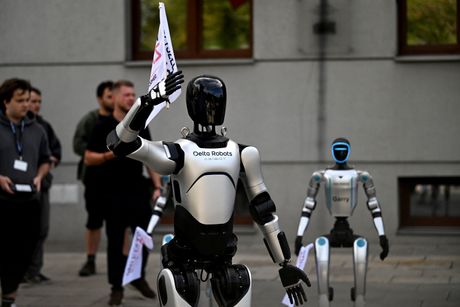 Roboti, Varšava, protest
