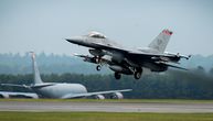 Američki F-16 srušio se u bazi Špangdalem: Pilot se katapultirao tokom prilaza za sletanje