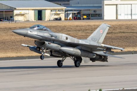 Poljska F-16