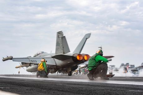 E/A-18G Growler USS Dwight D. Eisenhower, Avion