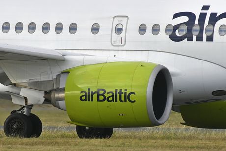 airBaltic Airbus A220