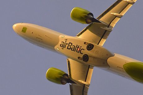 airBaltic Airbus A220