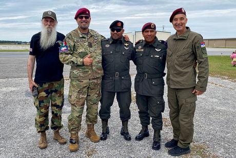 Operation Vukovi, srpski padobranci veterani u SAD
