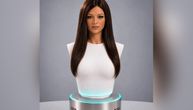 Mila ima tamnu kosu i oči, ona je robot nove generacije: Mogla bi da ima široku primenu, ali cena odbija kupce